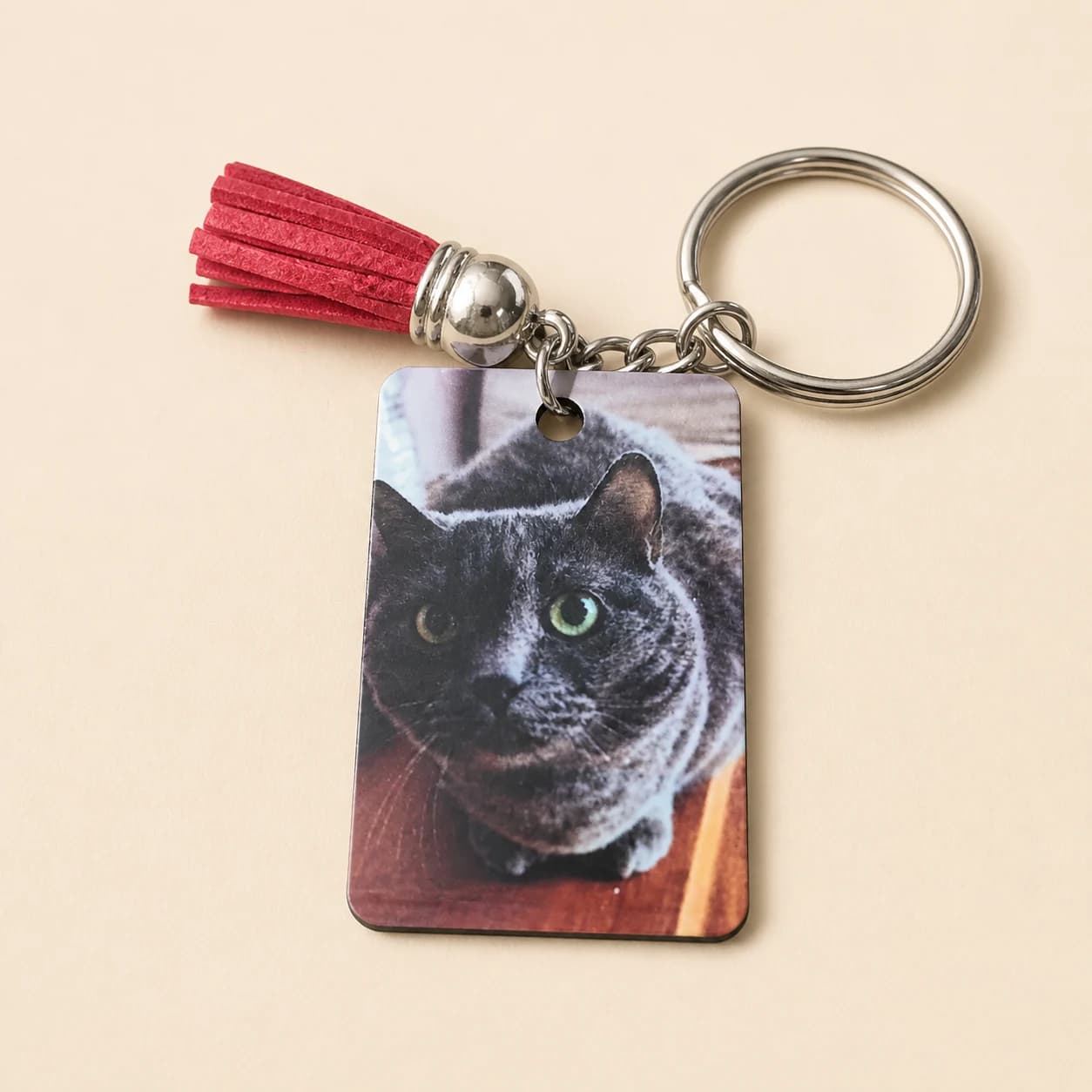 Llavero metálico fino personalizado con una fotografía de Nami
